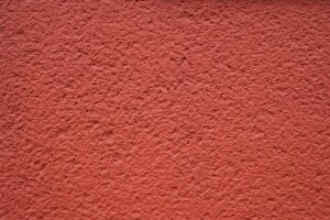 Crépi de fondation couleur brique