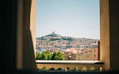 Les avantages fiscaux de l’achat d’une résidence principale sur la côte d’Azur dans les villes emblématiques.